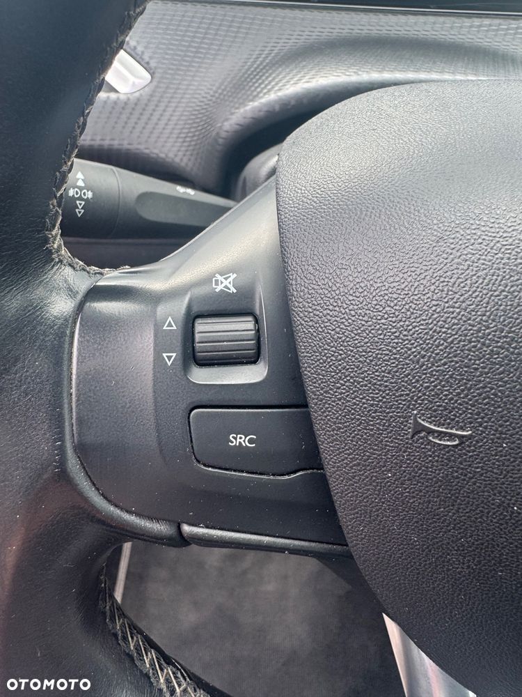 Peugeot 2008 1.2 Pure Tech GPF Allure S&S EAT6 - 26