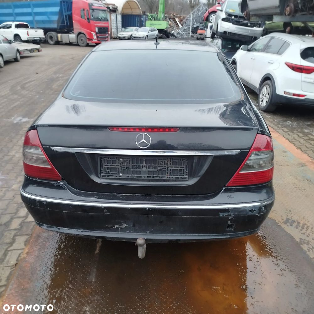 Mercedes W 211 na części . - 10