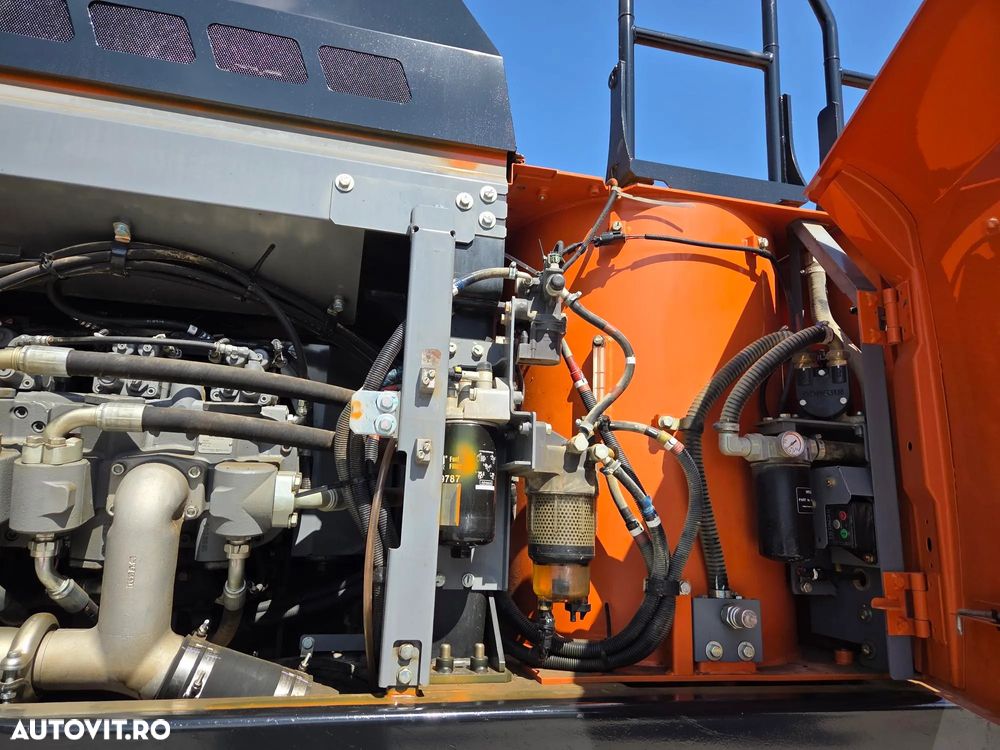 Hitachi ZX350LCN-6, 2020, 11.568h, cupa NOUA 2,2mc, 35,4 tone, Ad sapare 7,5m, latime 2,99m, lant 80% bun doar 900h deplasare, inst picon, inst rotire pe brate, camera spate si laterale, Isuzu, posibil leasing 4 ani-PROMOTIE 86.900 EUR+Tva - 27