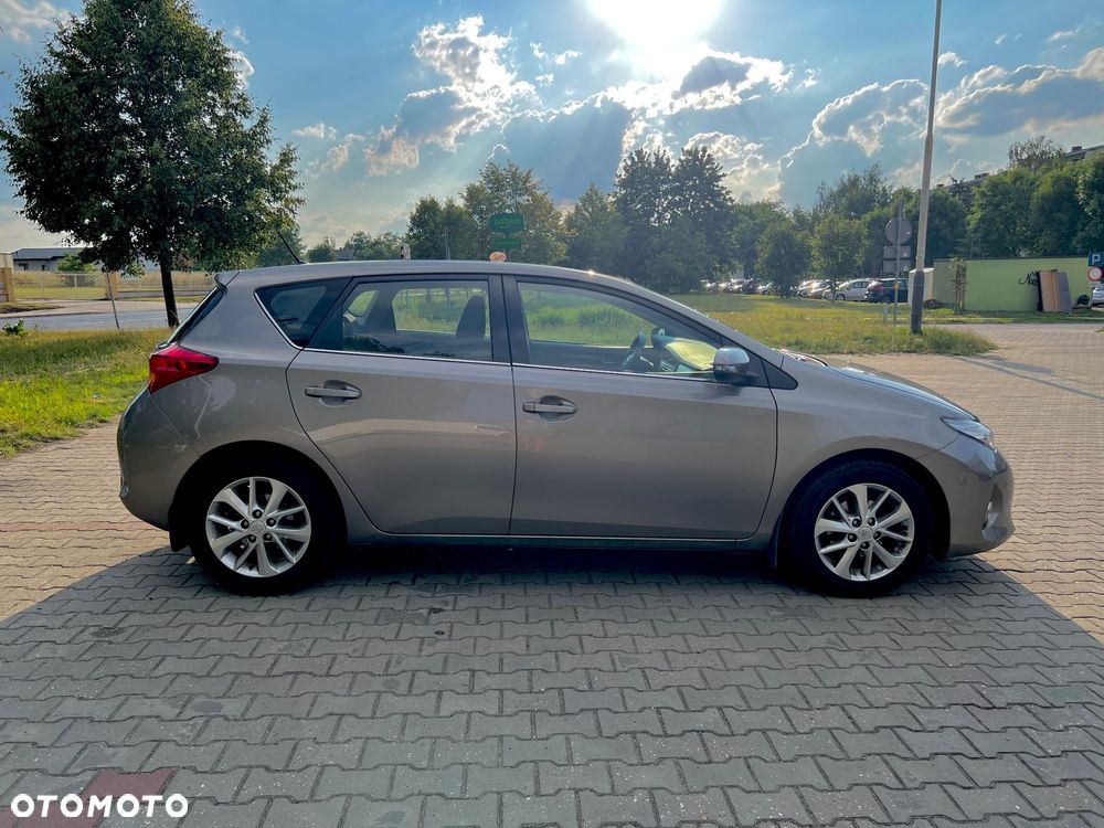 Toyota Auris 1.6 Premium Comfort - 13