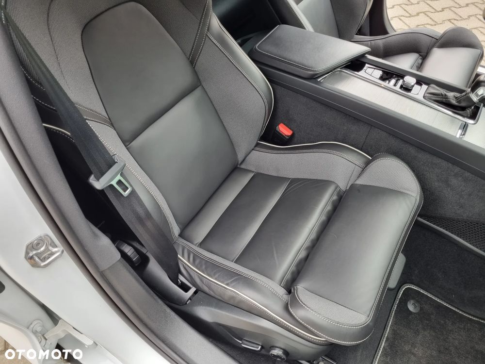 Volvo S60 T4 R-Design - 30