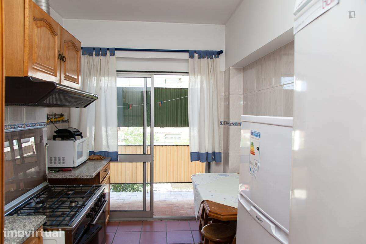 Quarto - localizado em Norton de Matos Coimbra - Grande imagem: 5/23