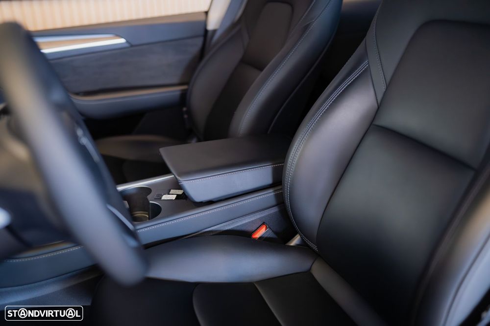 Tesla Model Y Long Range Dual Motor AWD - 4