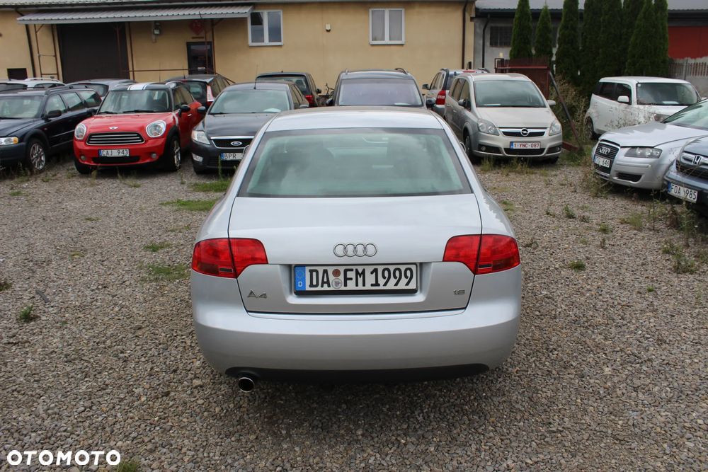 Audi A4 Limousine - 10