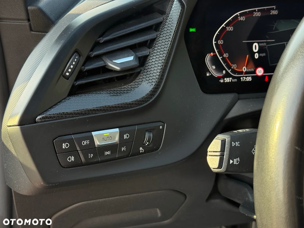 BMW Seria 2 218i - 31