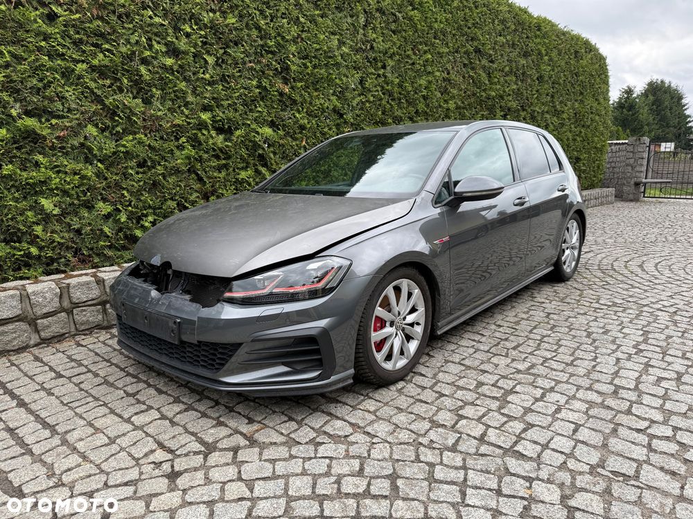 Volkswagen Golf - 1