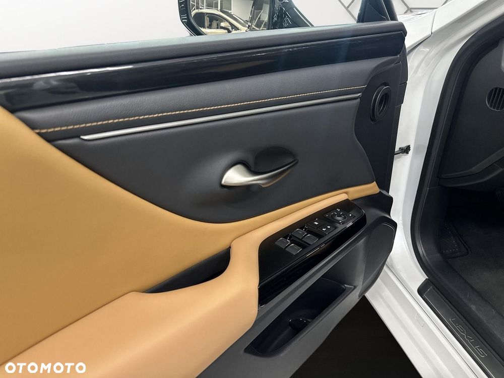 Lexus ES 300h Business Edition - 13