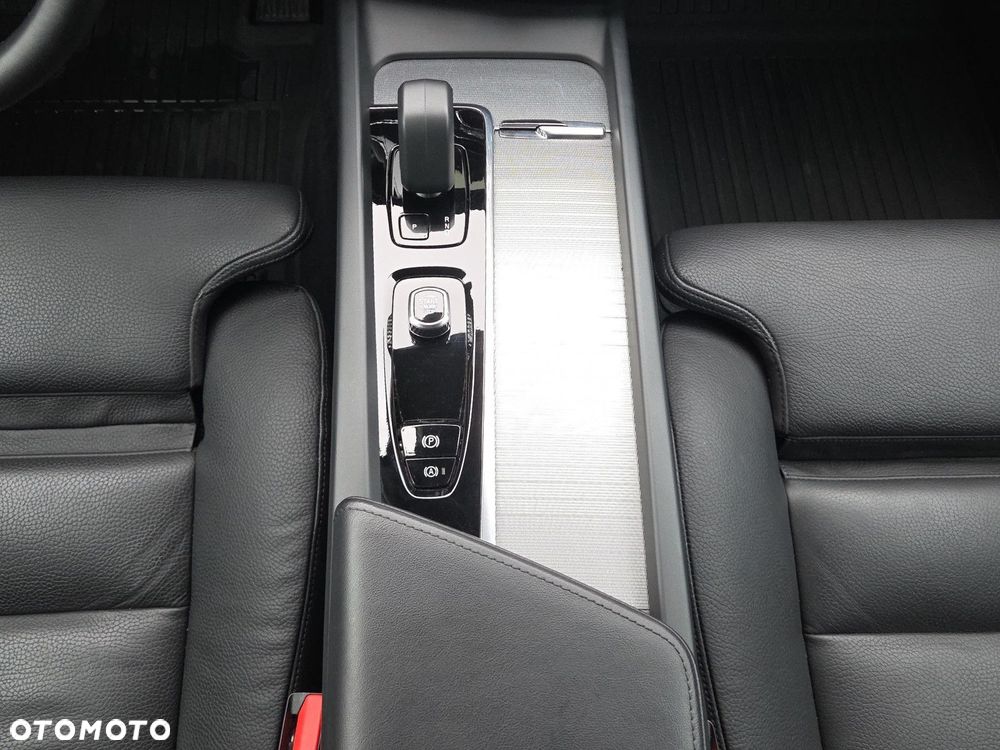 Volvo XC 60 B5 B AWD Plus Dark - 25