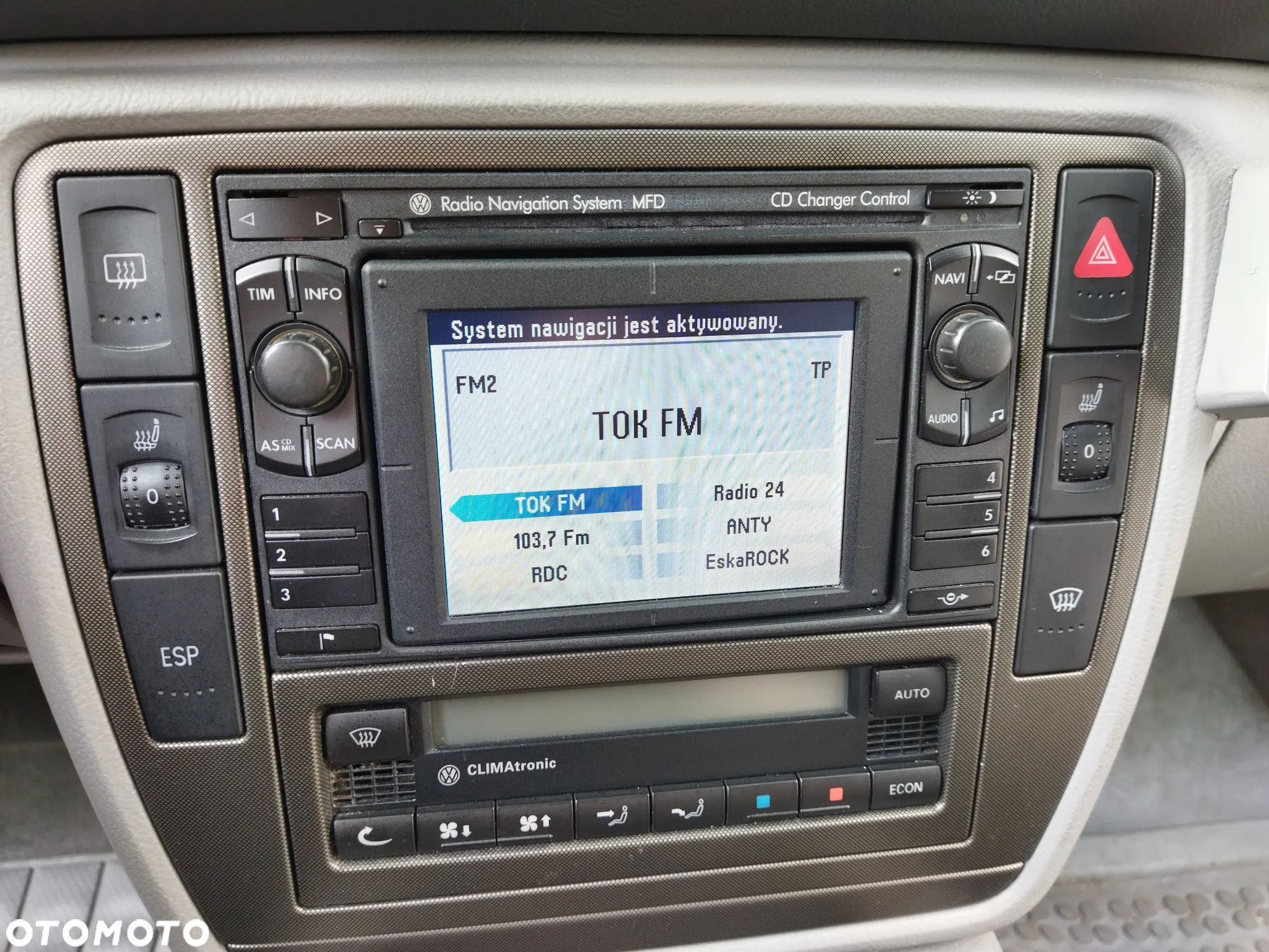Volkswagen Passat 1.9 TDI Highline - 13