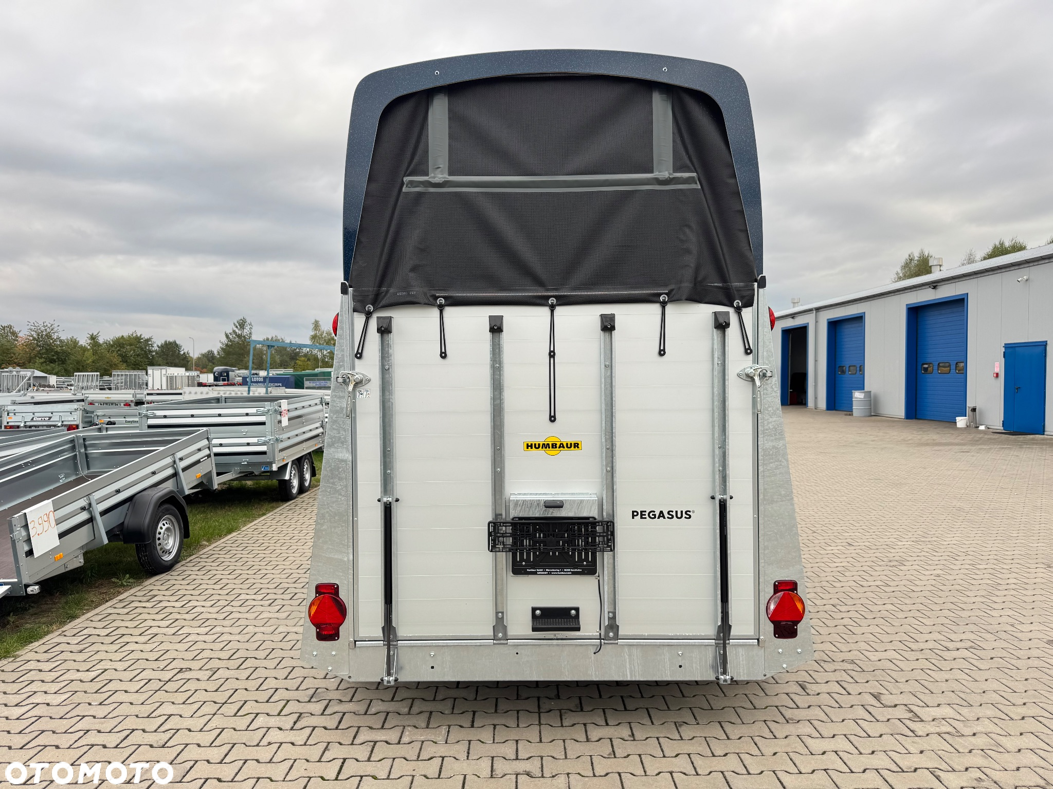 Humbaur Pegasus 2400 | siodlarnia, DMC 2400kg, przyczepa do przewozu 2 koni - 16