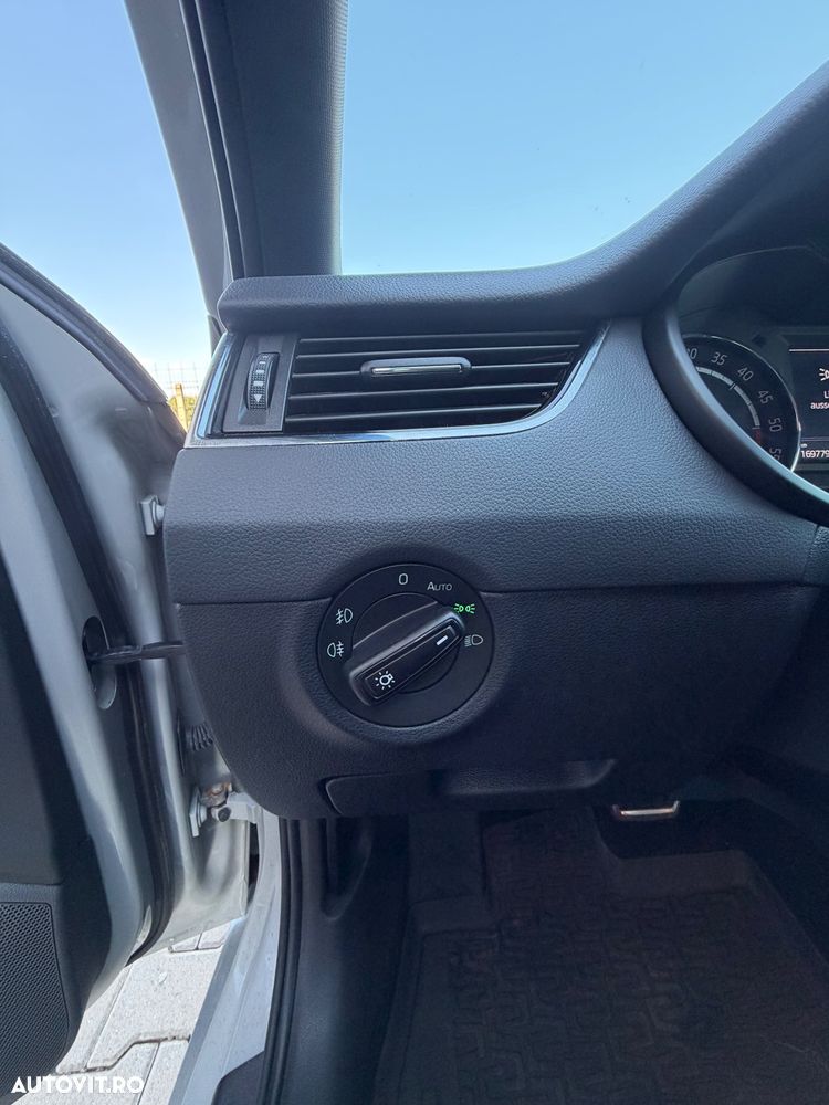 Skoda Octavia 2.0 TDI (Green tec) DSG RS - 13