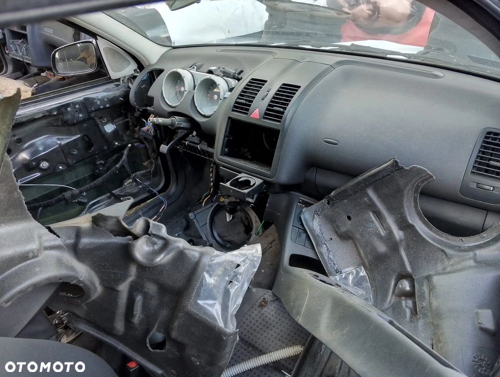 Volkswagen Polo III (99-01r.) 1.9 SDI 63KM. Silnik AEF Skrzynia FFF,  DXF lakier LC9Z. Cały na części GWARANCJA !!!  Przód Tył Zestaw Komplet Drzwi Klapa Zderzak Błotnik Maska Grill Atrapa Szyba Pas Lampa Lusterko Boczki Fotel Kanapa Kokpit Deska Rozdzielcza Przełącznik Włącznik Sterownik Przewody Wiązka Instalacja Moduł Komputer Czujnik Listwa Pompa Alternator Wtryski Głowica Rozrusznik Kompresor Sprzęgło Dwumas Silnik Skrzynia ABS Klimatyzacji Paliwa Wspomagania Kolektor Turbina Przepustnica Zawór Chłodnica Koło Hak Belka Sanki Zawieszenie Mcpherson Półoś Amortyzator Wydech Tłumik Zacisk Most - 2