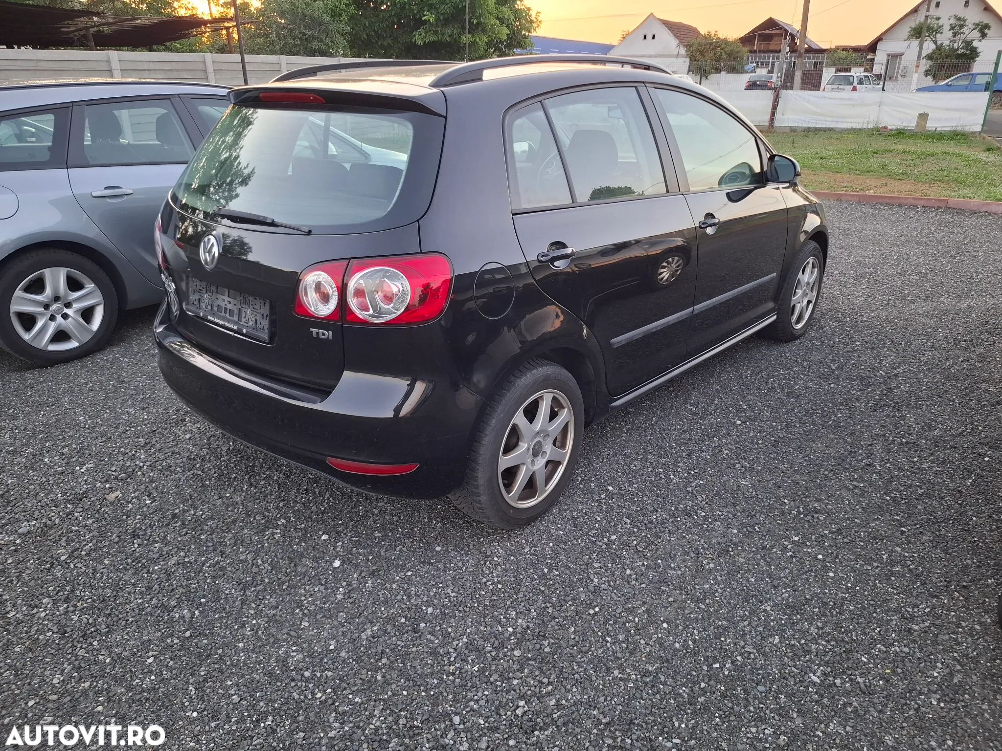 Volkswagen Golf 1.6 TDI DPF Trendline - 4