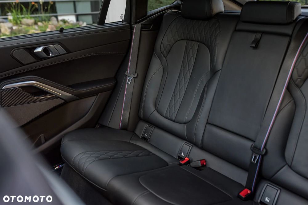 BMW X6 M50i - 32