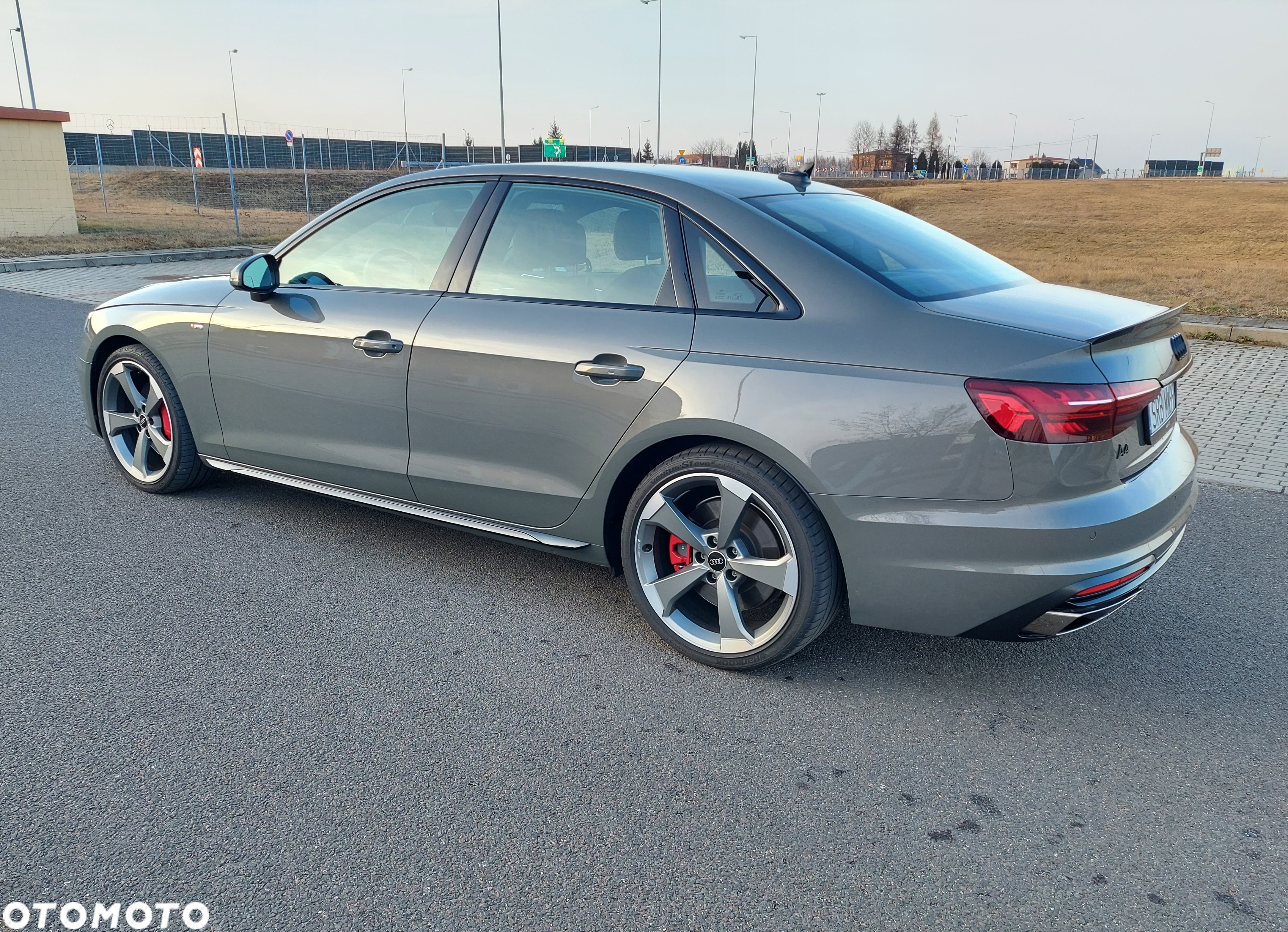 Audi A4 Avant 45 TFSI quattro S tronic S line - 4