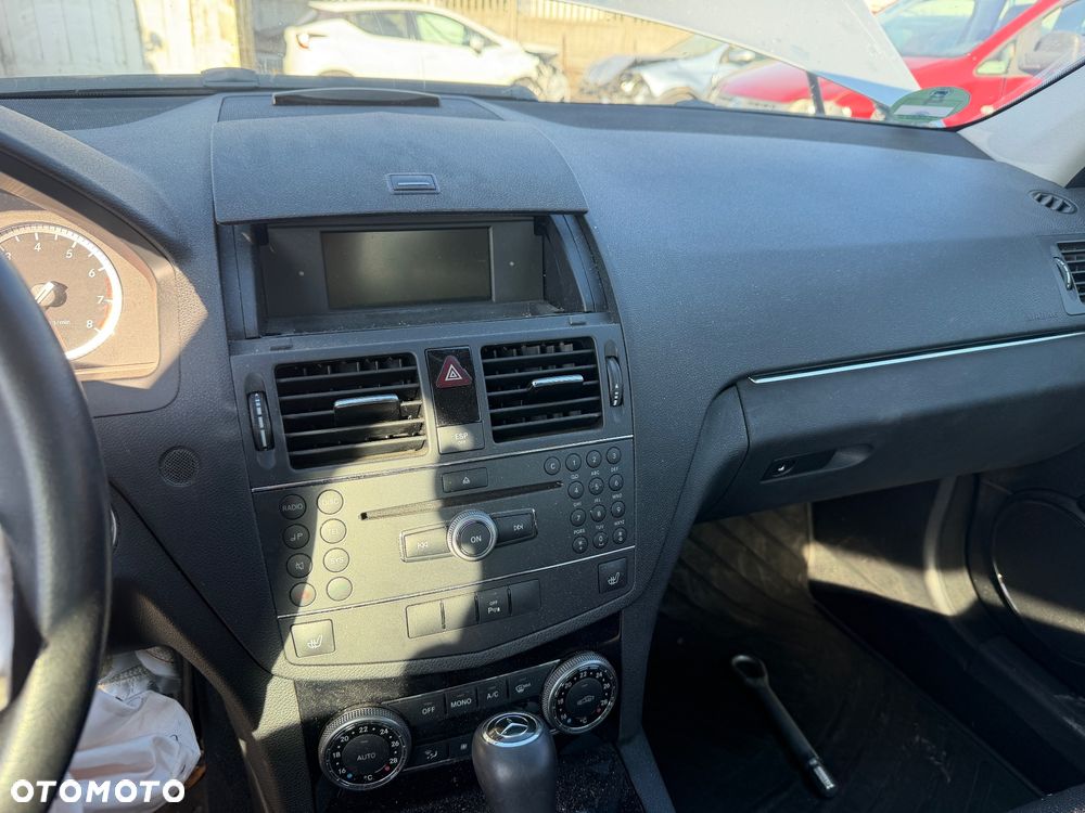 Mercedes-Benz Klasa C 230 7G-TRONIC - 19