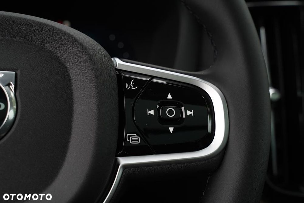 Volvo XC 60 T6 Plug-In Hybrid AWD Ultra Dark - 16