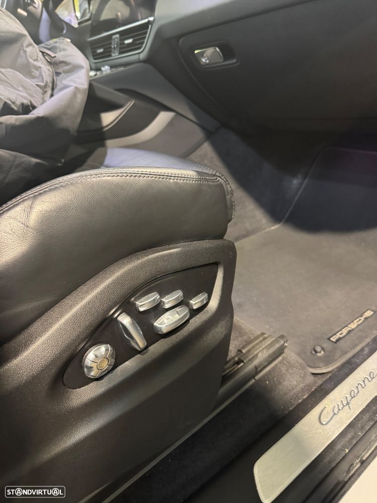 Porsche Cayenne S E-Hybrid - 12