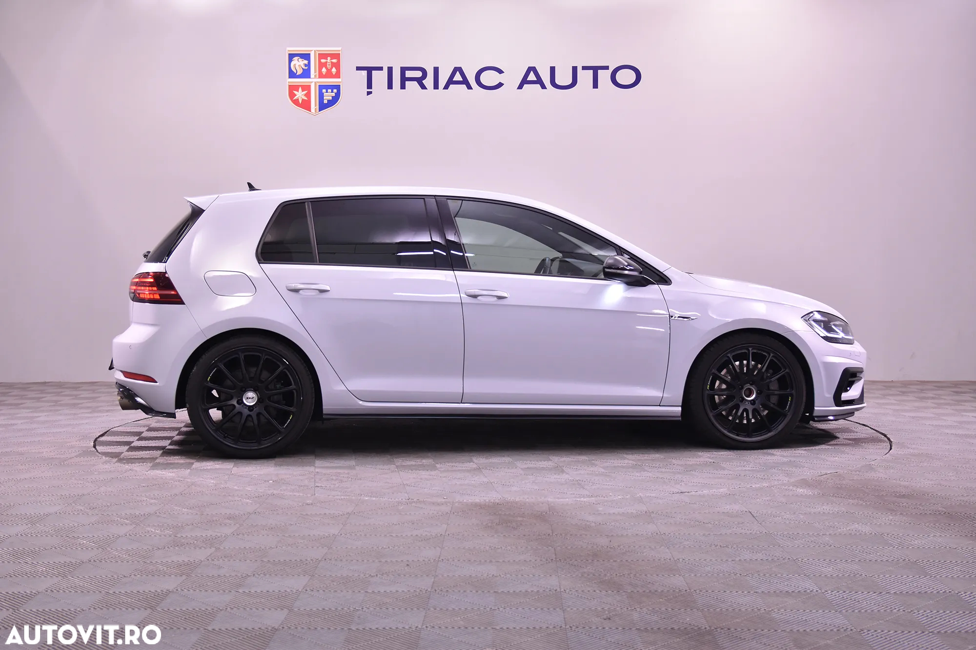 Volkswagen Golf 2.0 TSI DSG R - 6