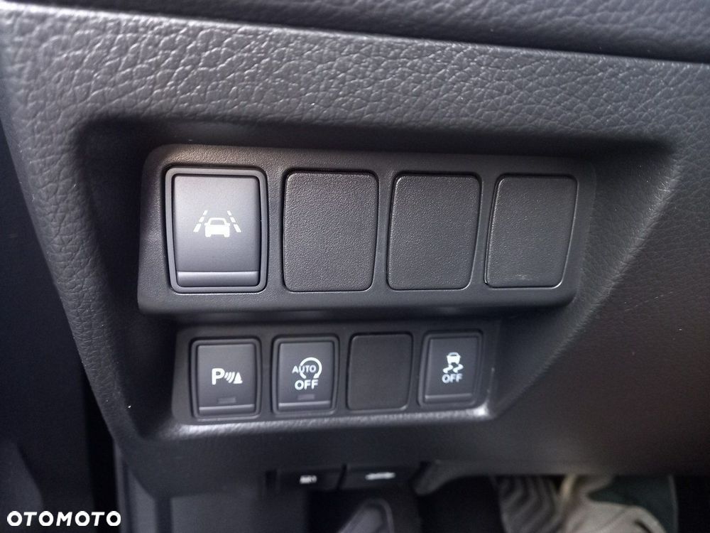 Nissan Qashqai 1.6 dCi DPF tekna - 37