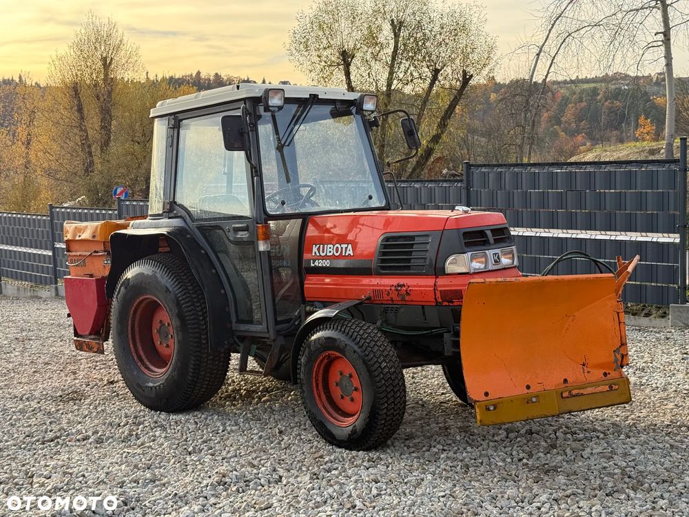Kubota * Traktor KUBOTA L4200 * 4x4 * Pług Piaskarka * Wałek Przód Tył * Sprowadzony* Zimowe Utrzymanie - 9