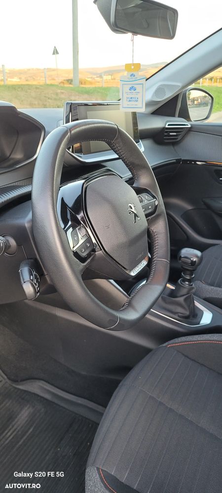 Peugeot 208 - 13