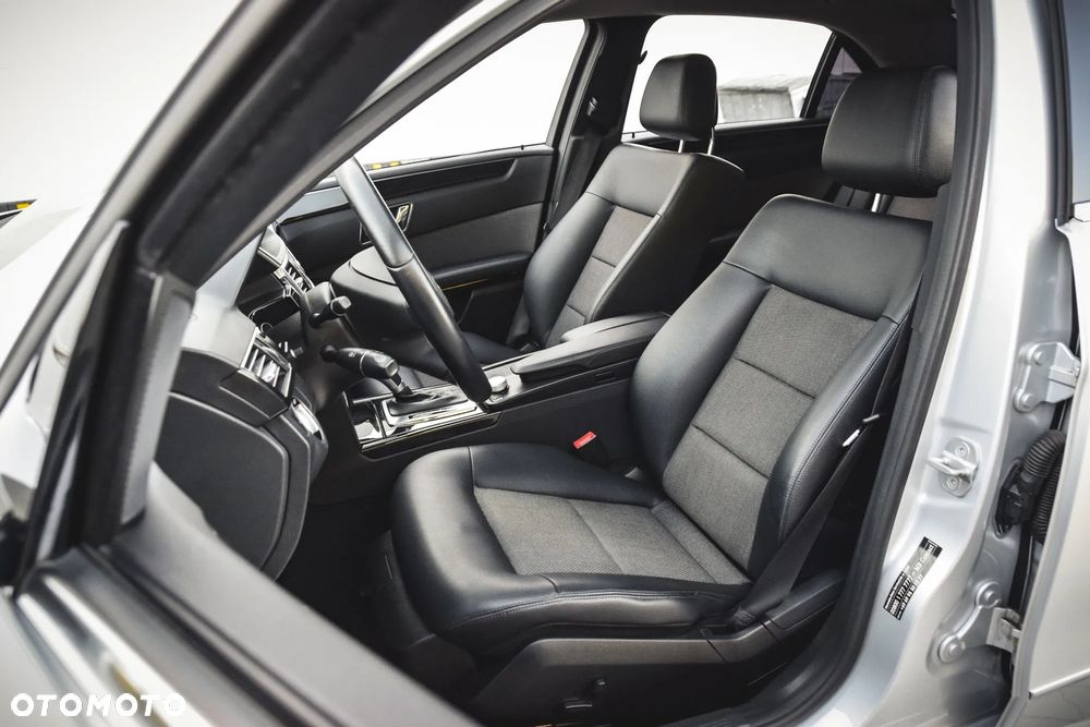 Mercedes-Benz Klasa E 200 CGI BlueEFFICIENCY 7G-TRONIC Avantgarde - 28