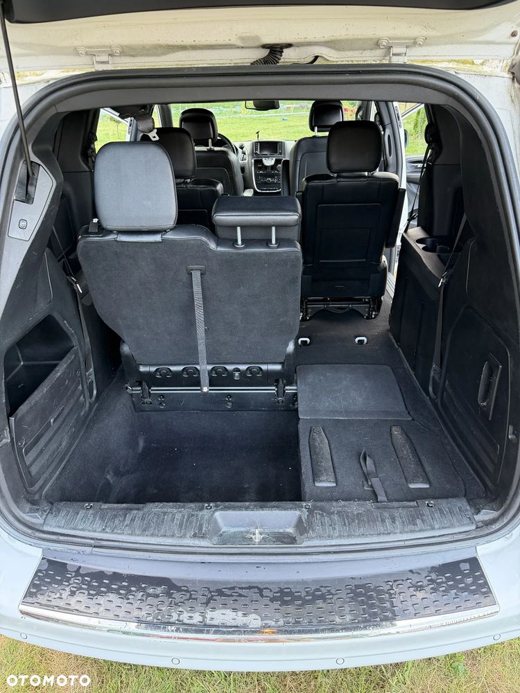 Chrysler Town & Country 3.6 Limited - 12