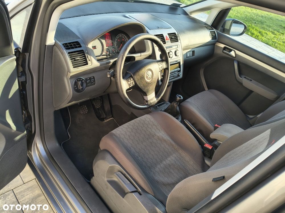 Volkswagen Touran - 5