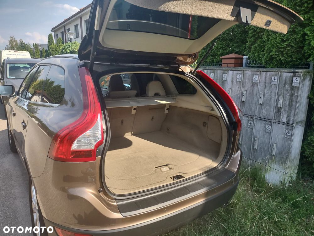 Volvo XC 60 D5 AWD Summum - 16