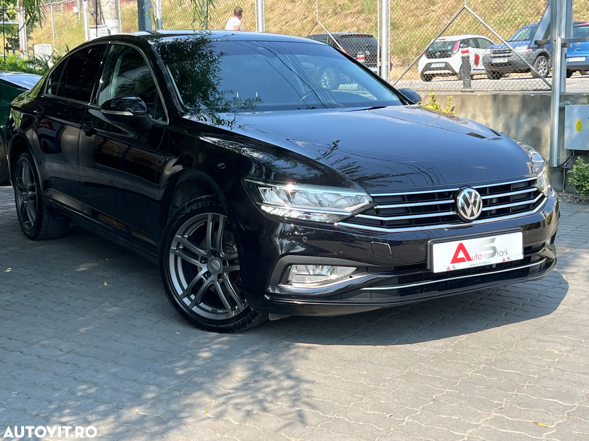 Volkswagen Passat 1.6 TDI DSG Comfortline - 3