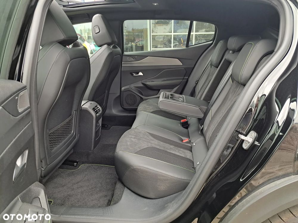 Peugeot 408 1.6 Plug-In Hybrid 225 GT EAT8 - 12