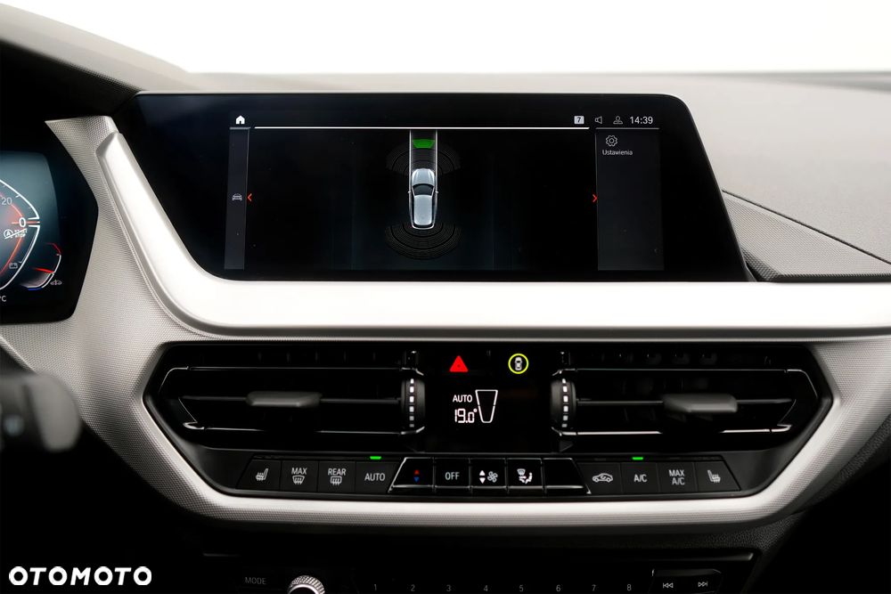 BMW Seria 1 118i Advantage - 32