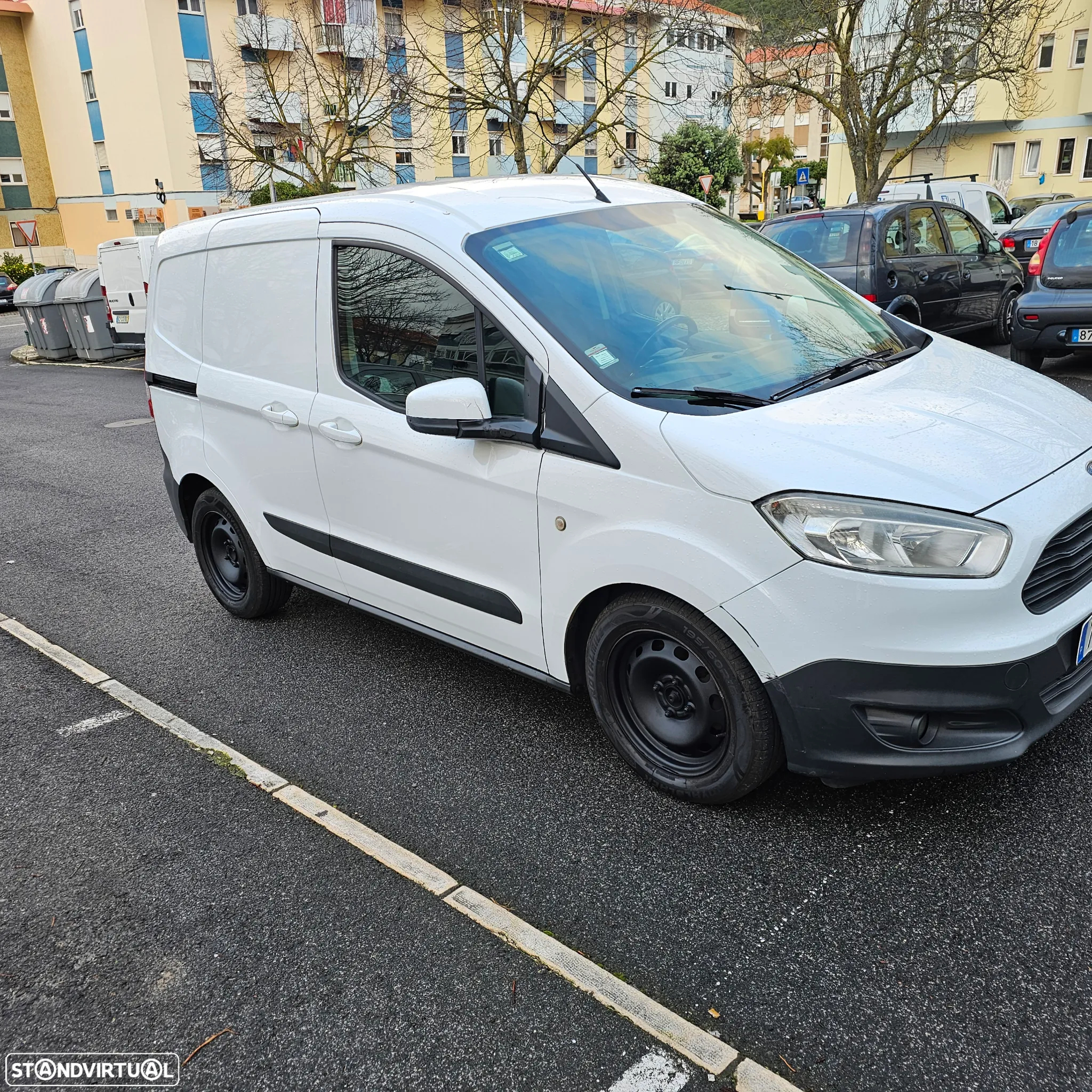Ford Transit Courier - 26