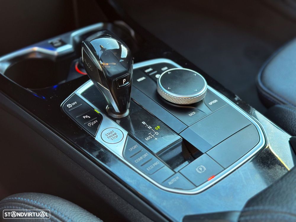 BMW 118 i Pack Desportivo M Auto - 3