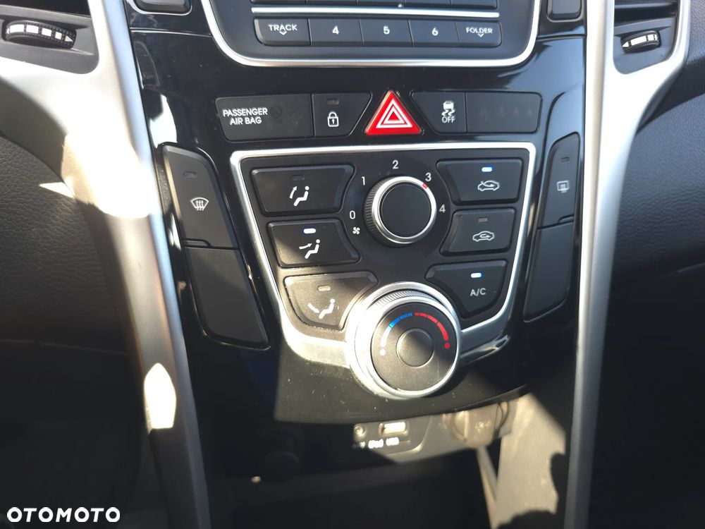 Hyundai i30 blue 1.4 Classic - 24