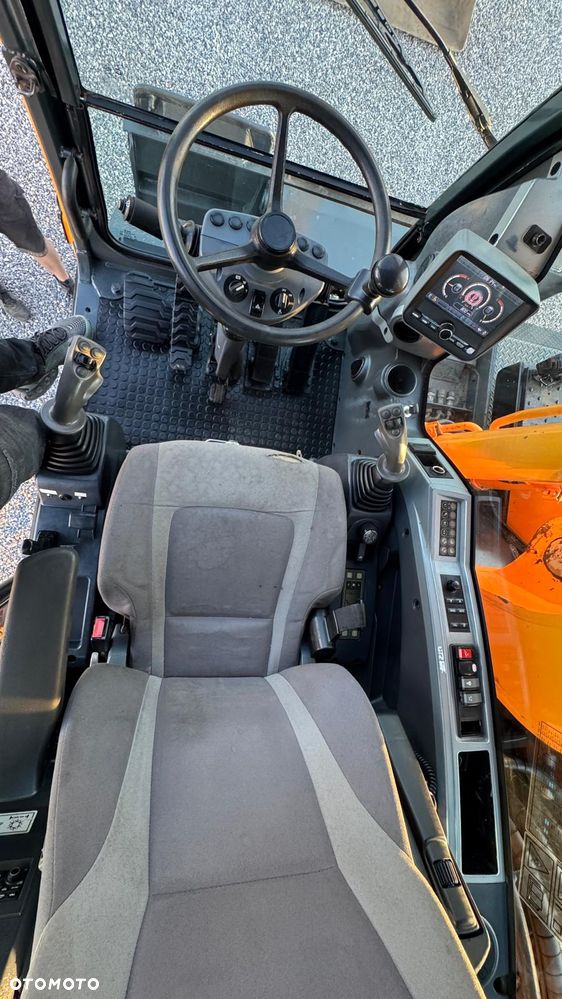 Hyundai Robex 140 - 25