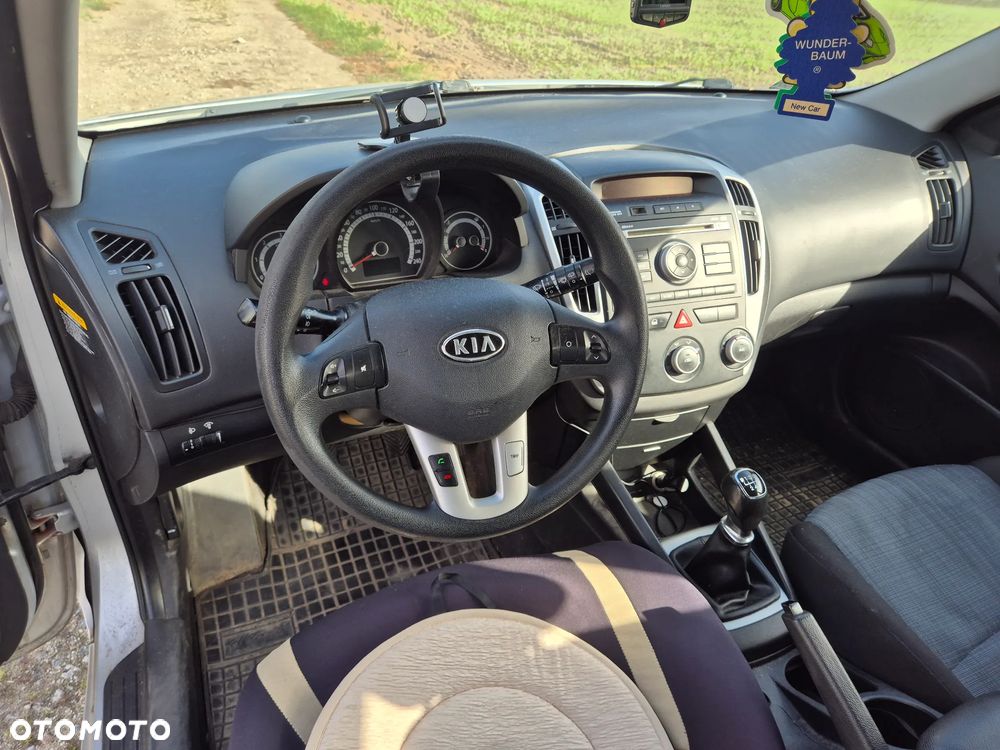 Kia Ceed - 8