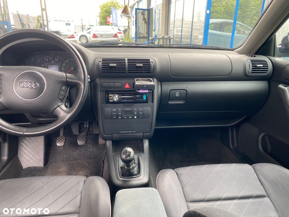 Audi A3 Sportback 1.8 Ambiente - 26