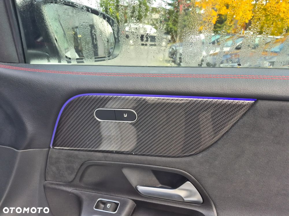 Mercedes-Benz GLB 200 AMG Line 7G-DCT - 32