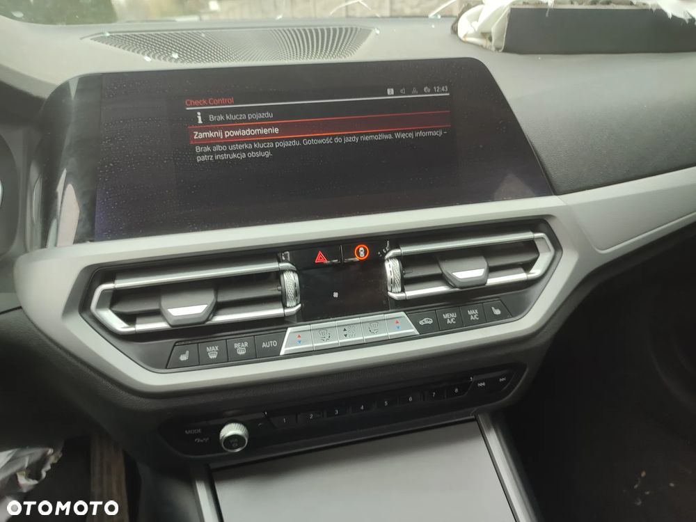 BMW Seria 3 318d Sport Line Shadow - 13