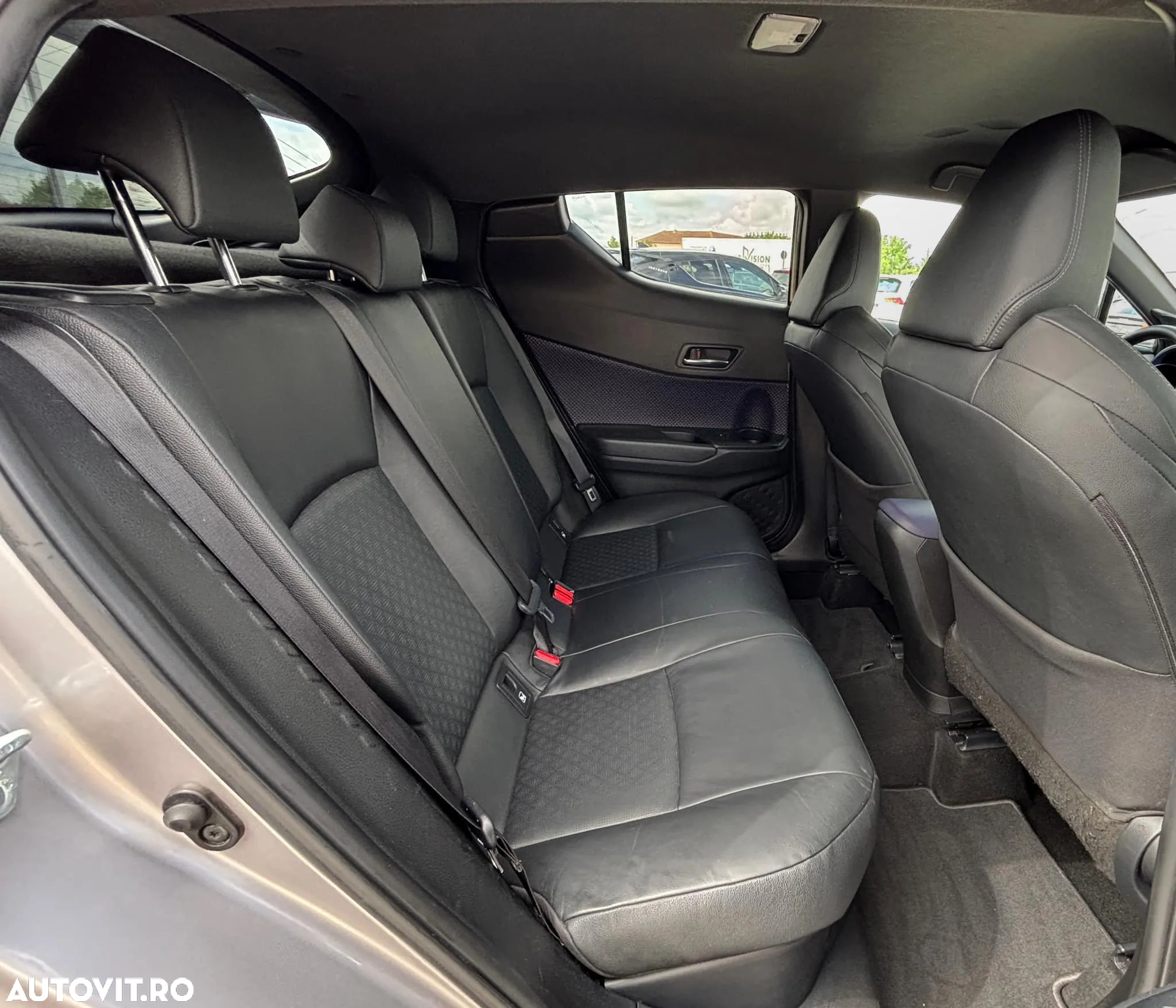 Toyota C-HR Hybrid Lounge - 9