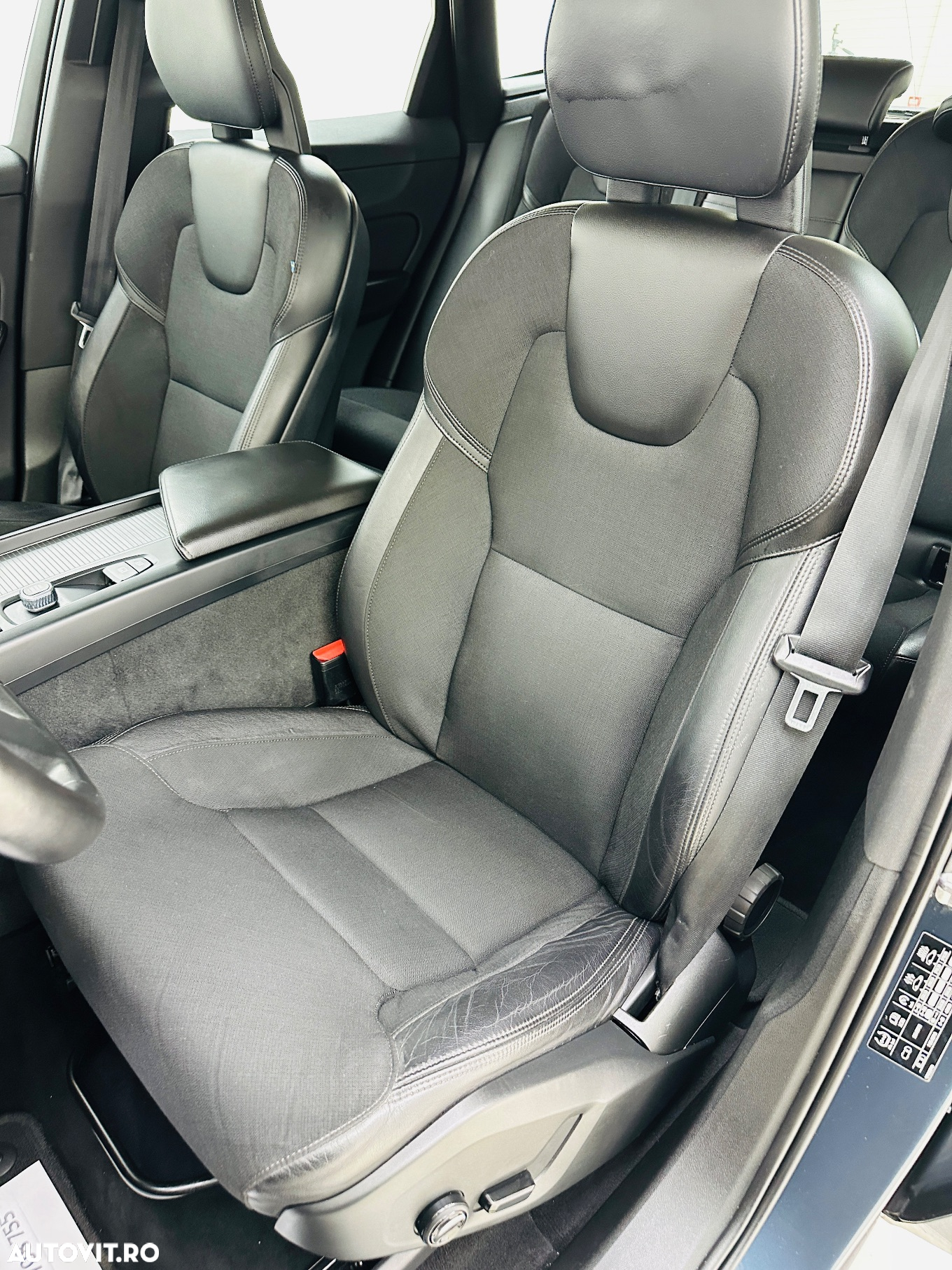 Volvo XC 60 D4 AWD Momentum - 11