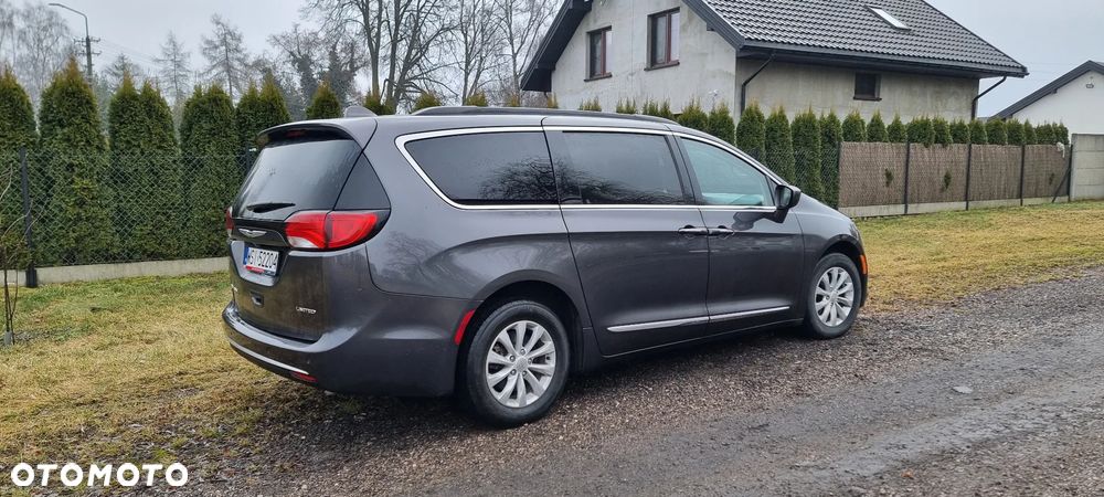Chrysler Pacifica - 7