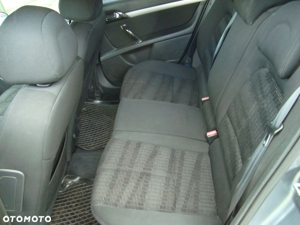 Peugeot 407 - 11