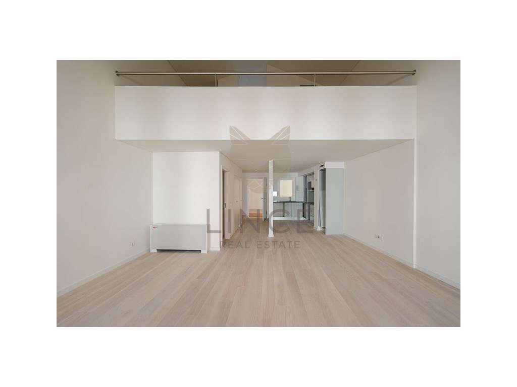 Loft T1 no Chiado, com terraço e estacionamento - Grande imagem: 2/23