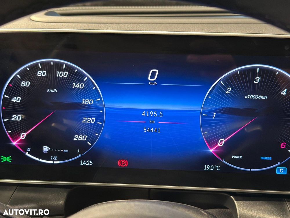 Mercedes-Benz GLC - 32