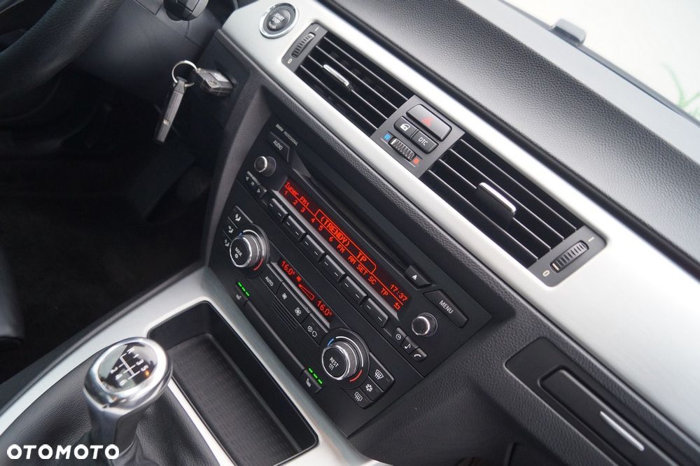 BMW Seria 3 325i - 23