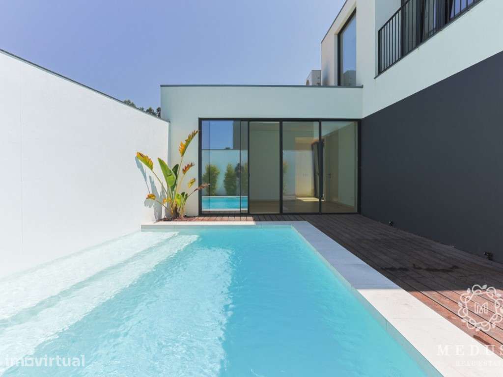 Moradia V4 contemporânia c/ piscina e vista mar | Canidelo - Grande imagem: 2/34