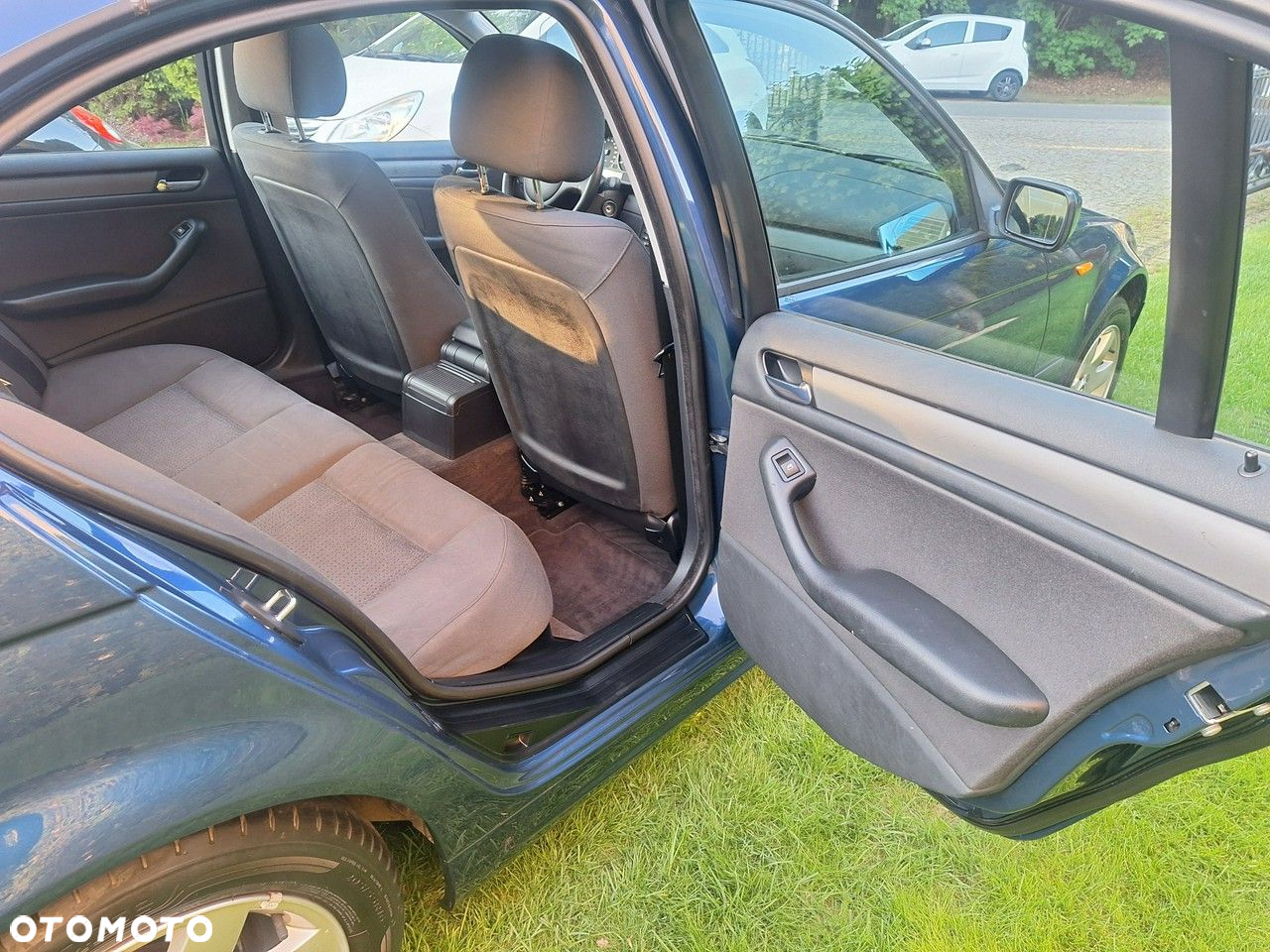 BMW Seria 3 318i Edition Exclusive - 16